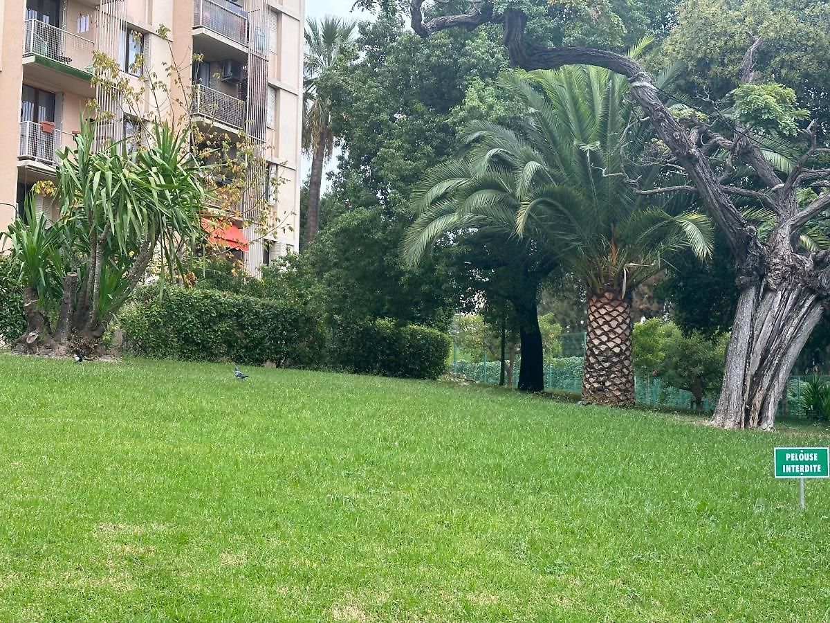 Location In Private Security With Free Parking, 1 Minute From Tramway, 9 Minutes From De Center, Accessible Transports Séjour chez l'habitant Nice