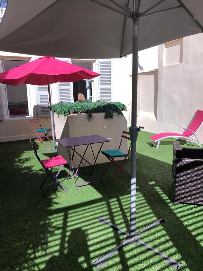 Appartement Superbe 2 Pièces Carré D’or Avec Grande Terrasse *
