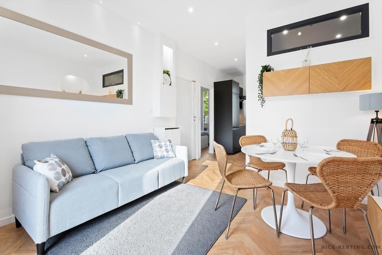 Renting - Maeterlinck - Idyllic Luxury Retreat In Cap De Sea View Apartment