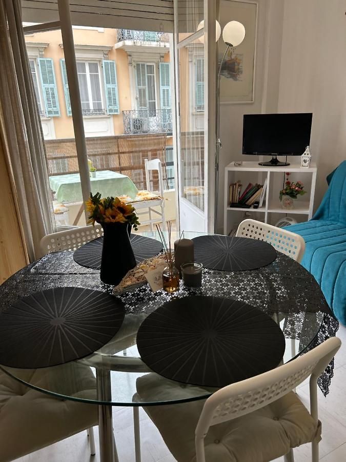 Appartement Lumineux Avec Balcon à Proximité De La Nice
