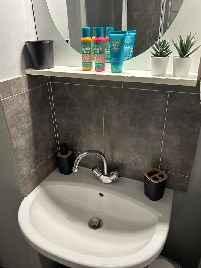 Appartement Lumineux Avec Balcon à Proximité De La Nice