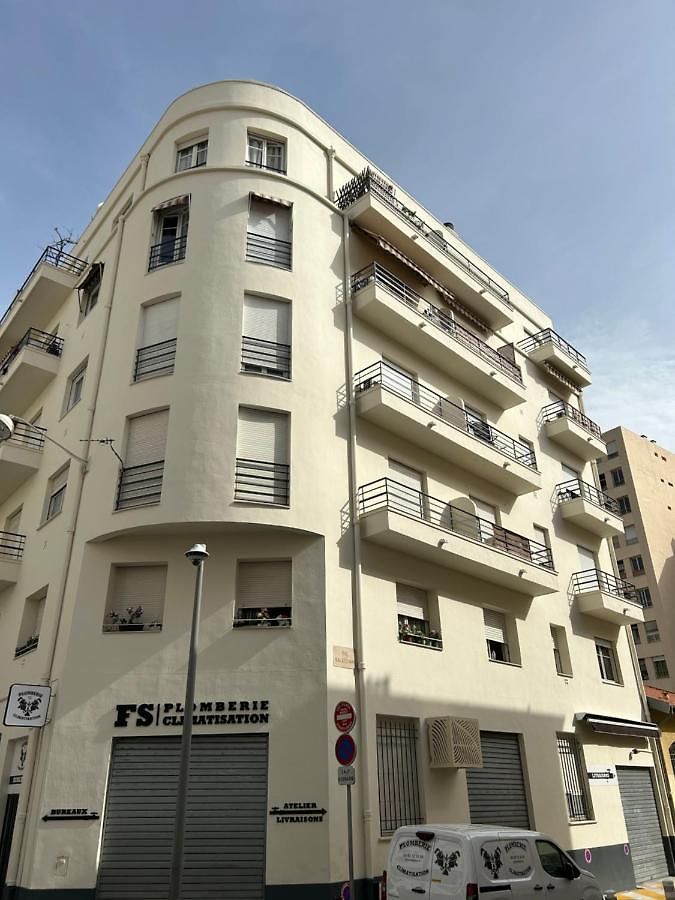 Lumineux Avec Balcon à Proximité De La Appartement *