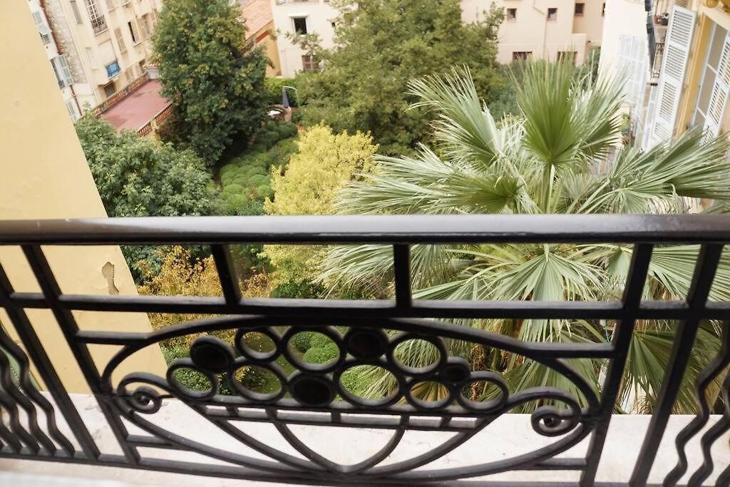 Appartement Charming Overlooking A Beautiful Garden