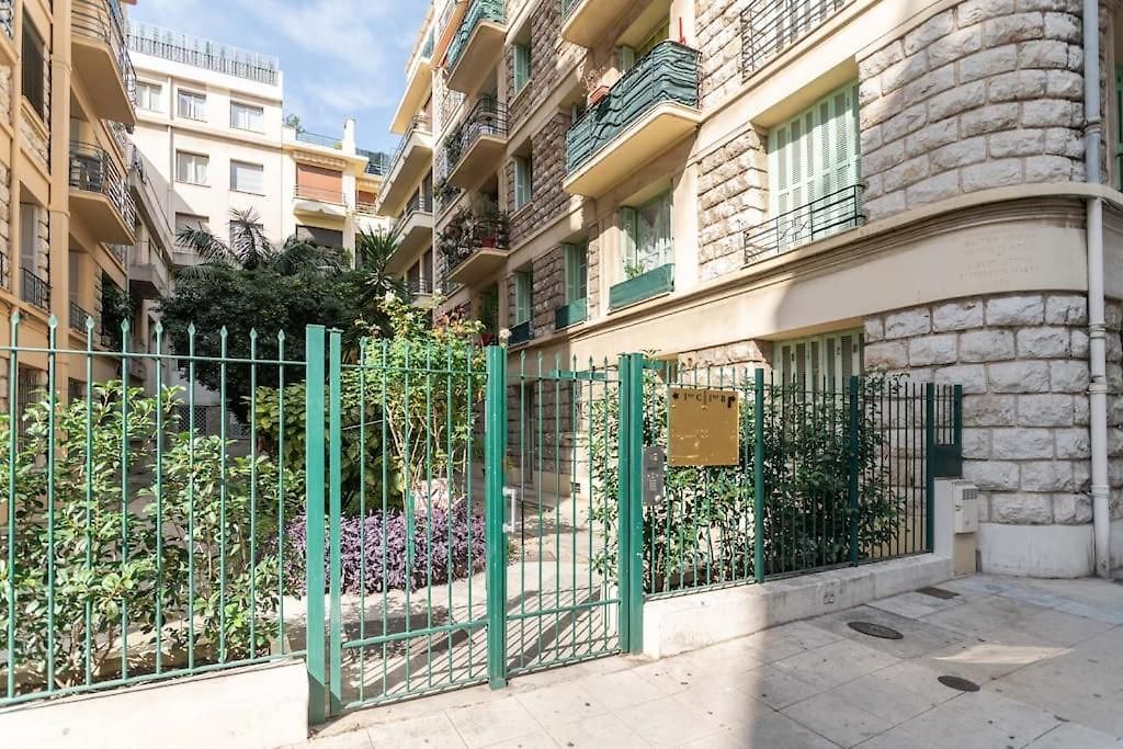 Apartment - Carre D'or