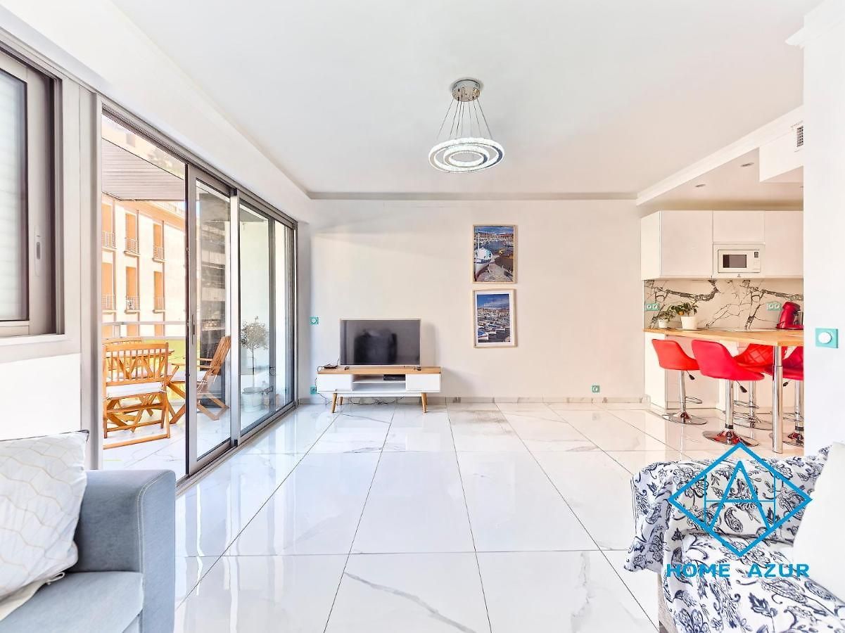 Royal Lux Spacious Seaside Pool * Nice