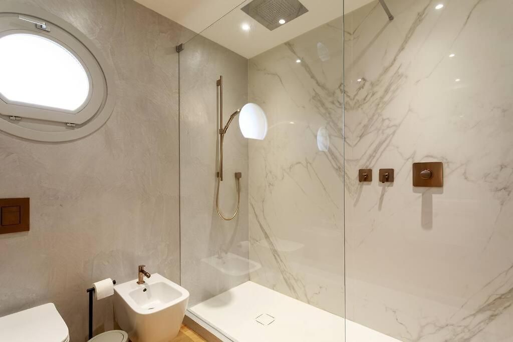 Luxury * Nice