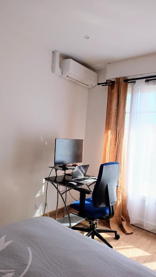 Chambre Spacieuse Et Lumineuse Chez L'habitant Séjour chez l'habitant *