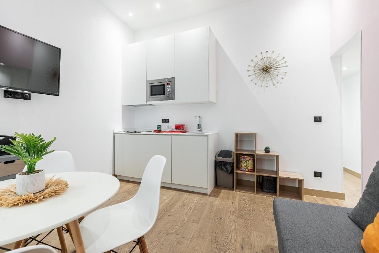Garibaldi Square - Cozy 1 Bdr Old Town Apartment