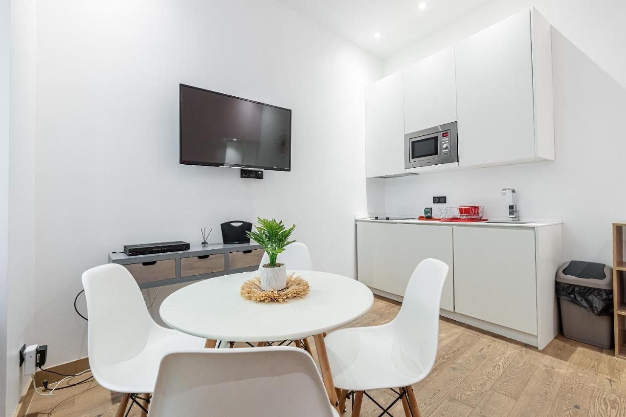 Garibaldi Square - Cozy 1 Bdr Old Town Apartment *