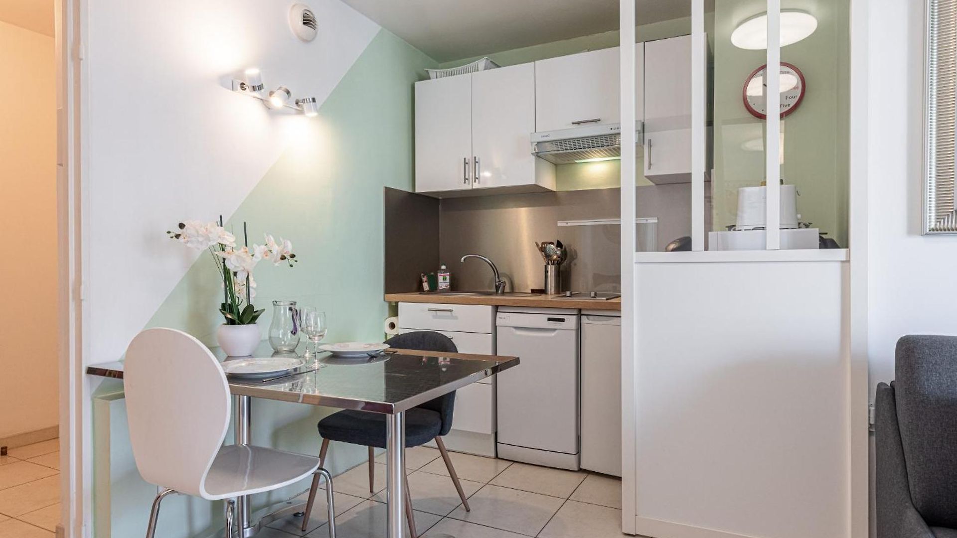 Quiet 1 Bdr Port! Close Place Du Pin Garibaldi *
