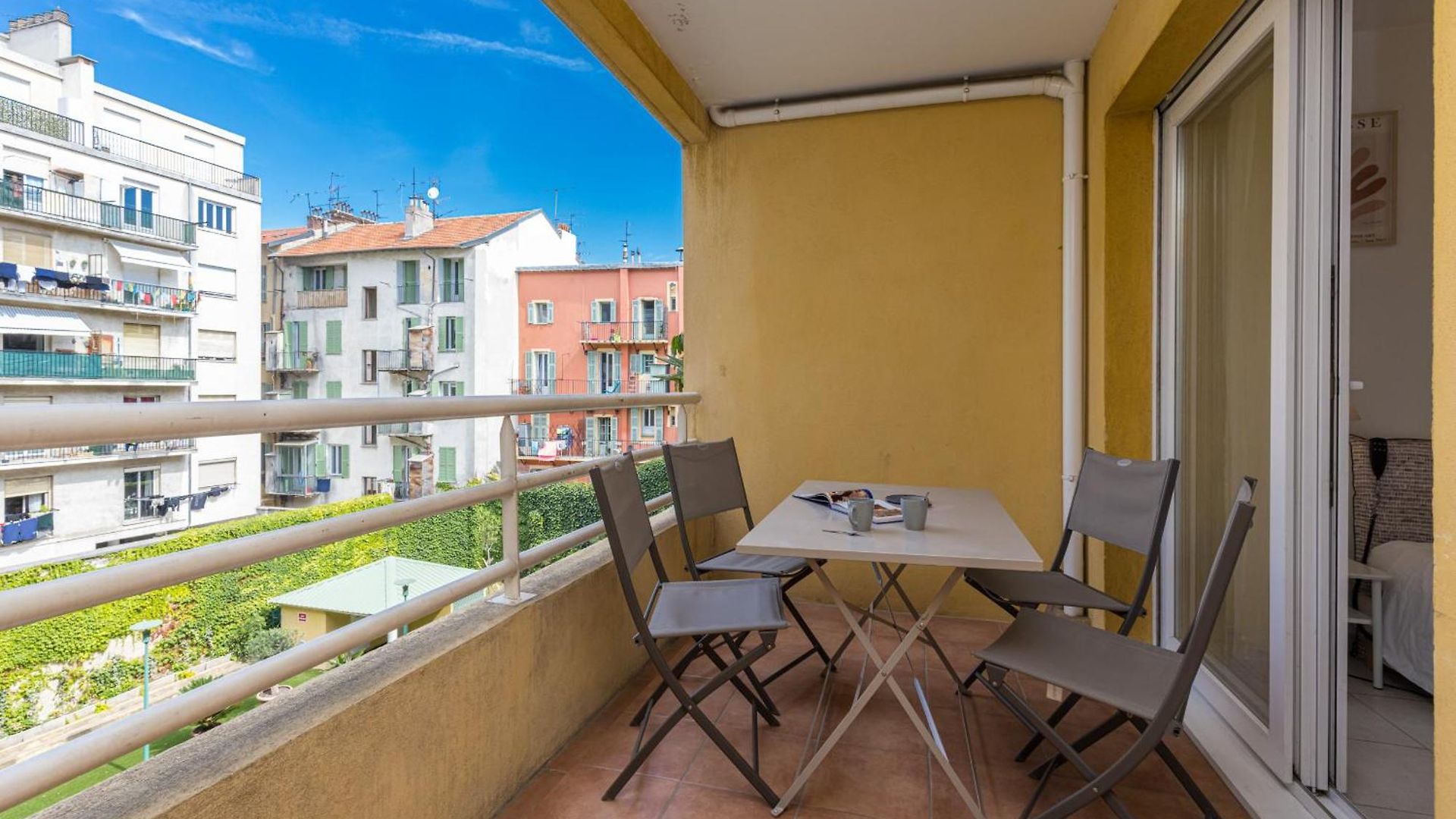 Quiet 1 Bdr Port! Close Place Du Pin Garibaldi *