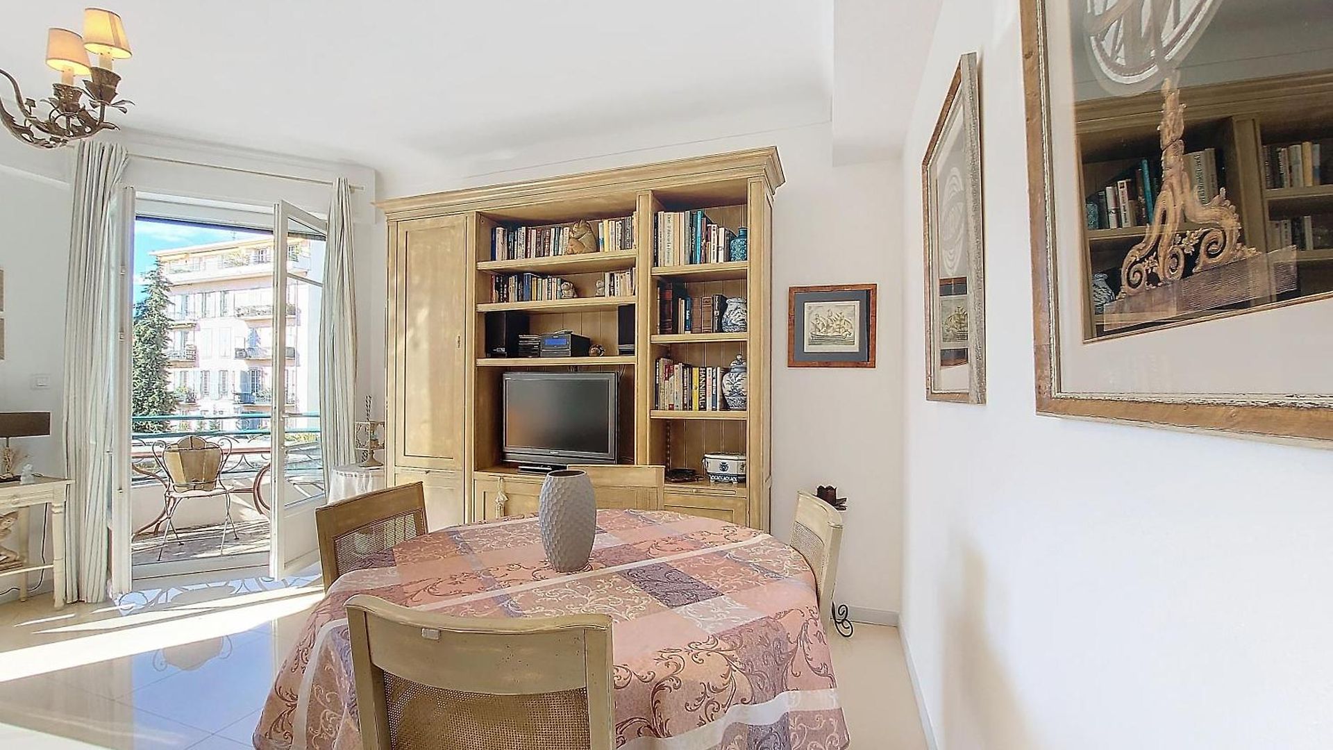 Nestor&jeeves - Flora - Promenade Des - Appartement