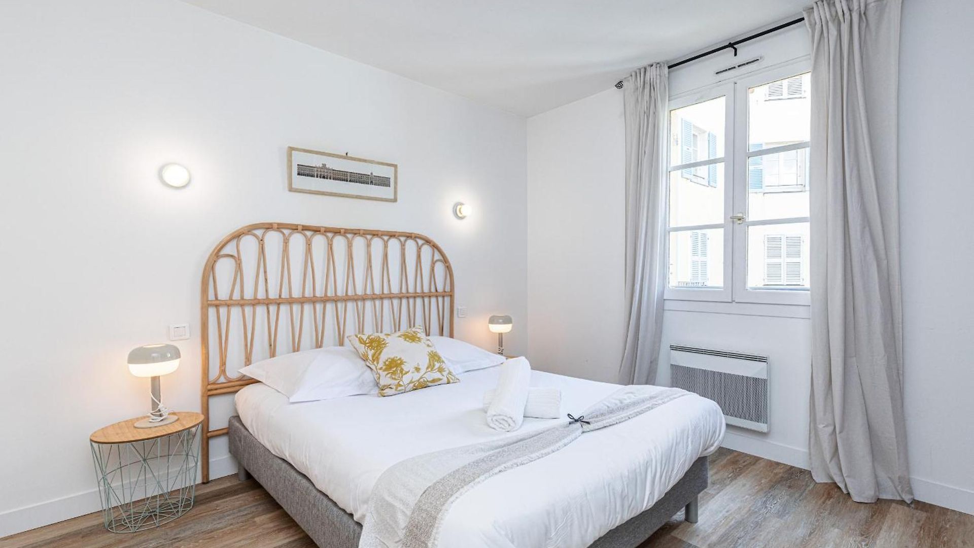2 Bdrs & Parking In The Old Town ! Appartement