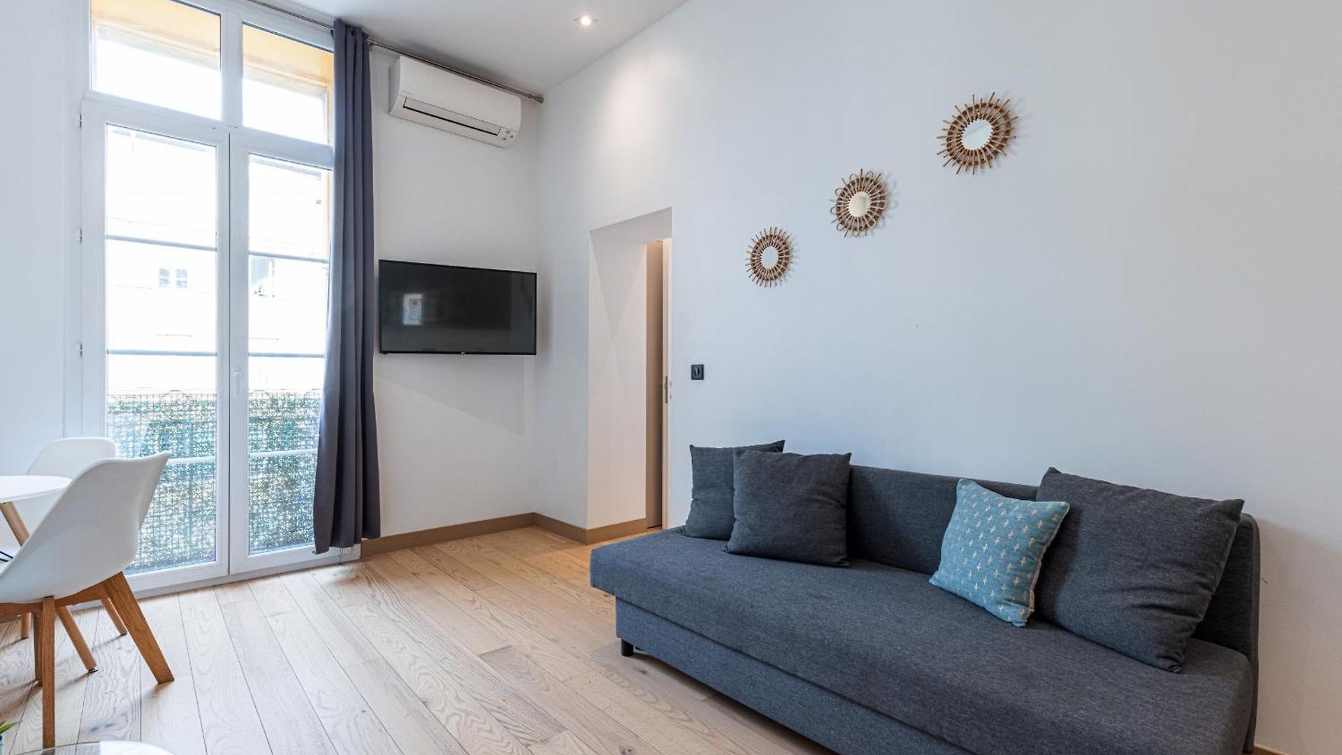 Garibaldi Square - Cosy 1bdr In The Old Town Apartment