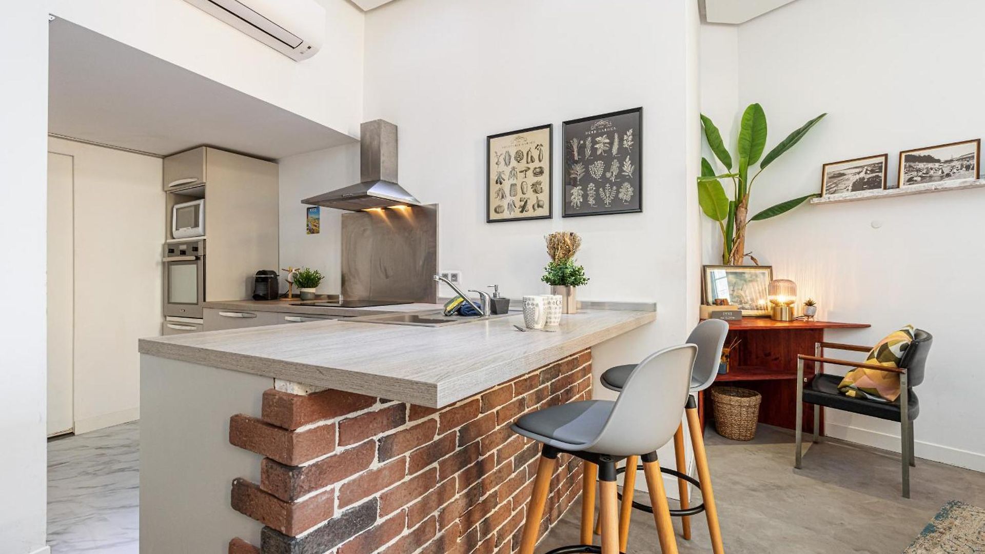 Cosy In The Old Town Near Garibaldi Square Apartment *