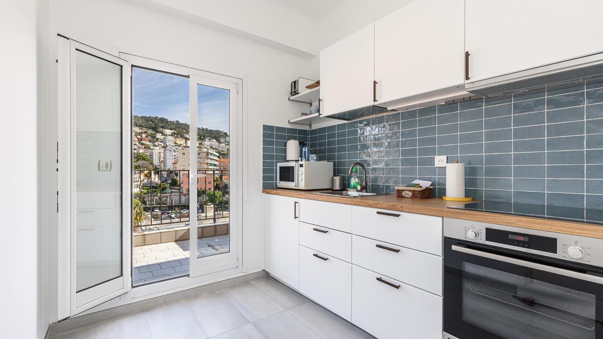 Apartment Extraordinary View On Port And Castle Hill - 1 Bdr & Parking