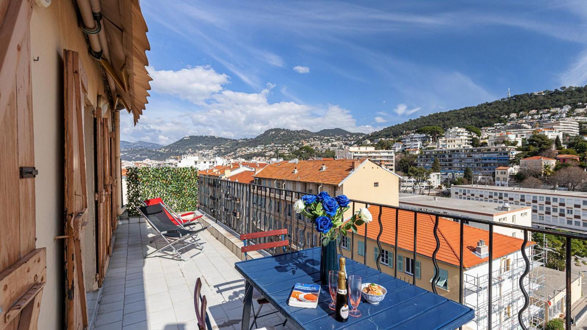 Extraordinary View On Port And Castle Hill - 1 Bdr & Parking Nice