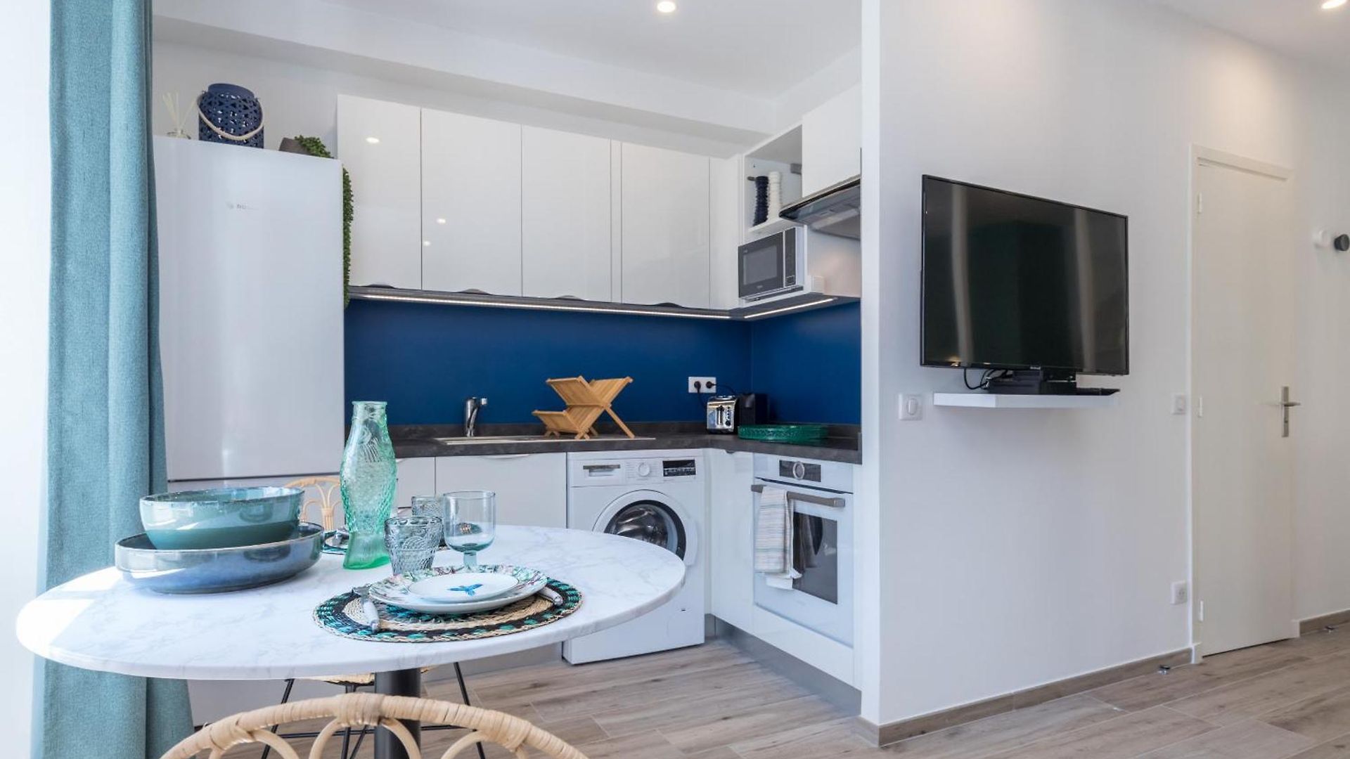Lovely Center Heart - Ac Apartment *