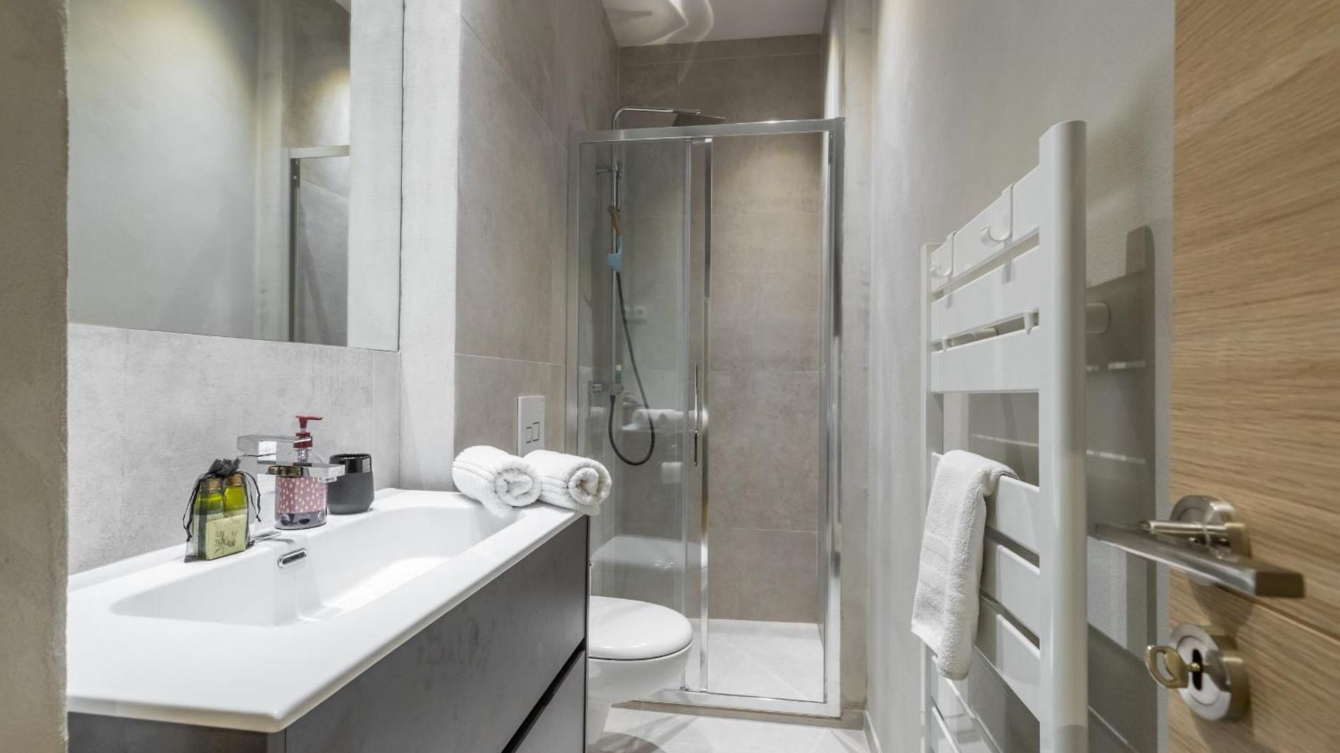 Refined & Cozy 1 Bedroom Downtown