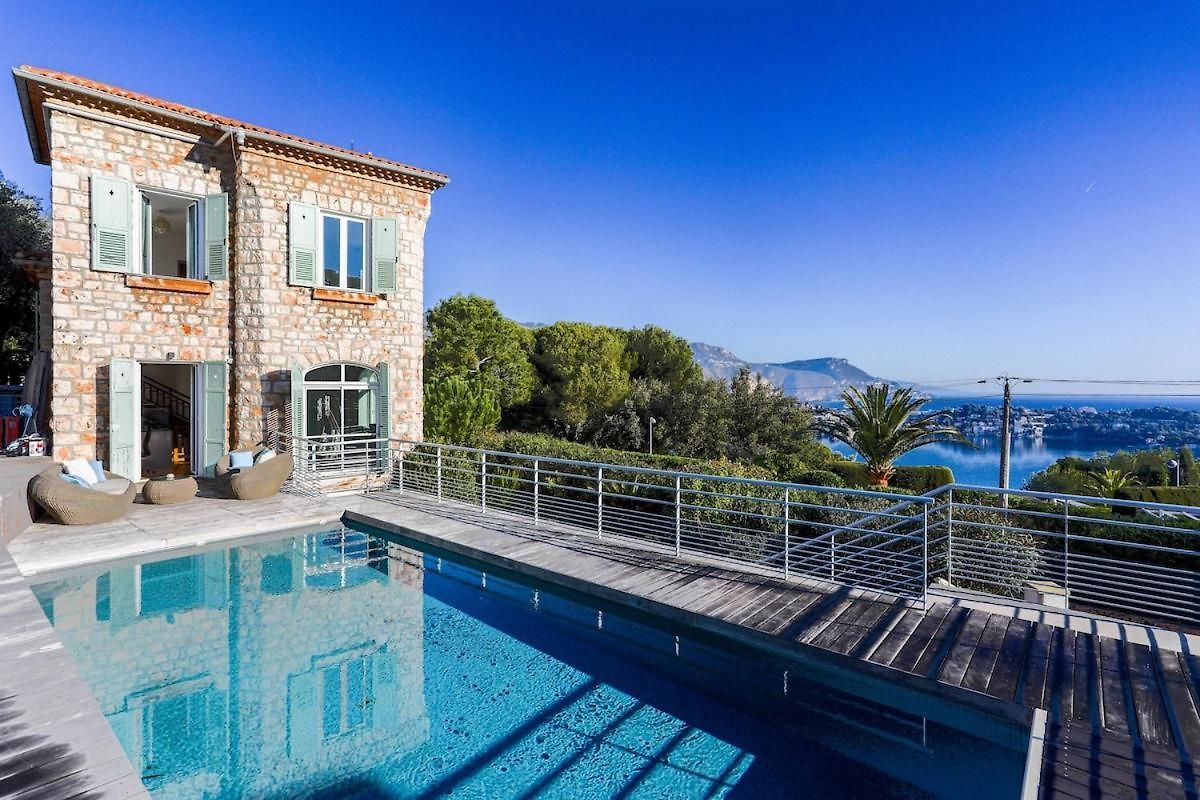 De Charme Moderne Avec Piscine Et Vue Maison d'hôtes