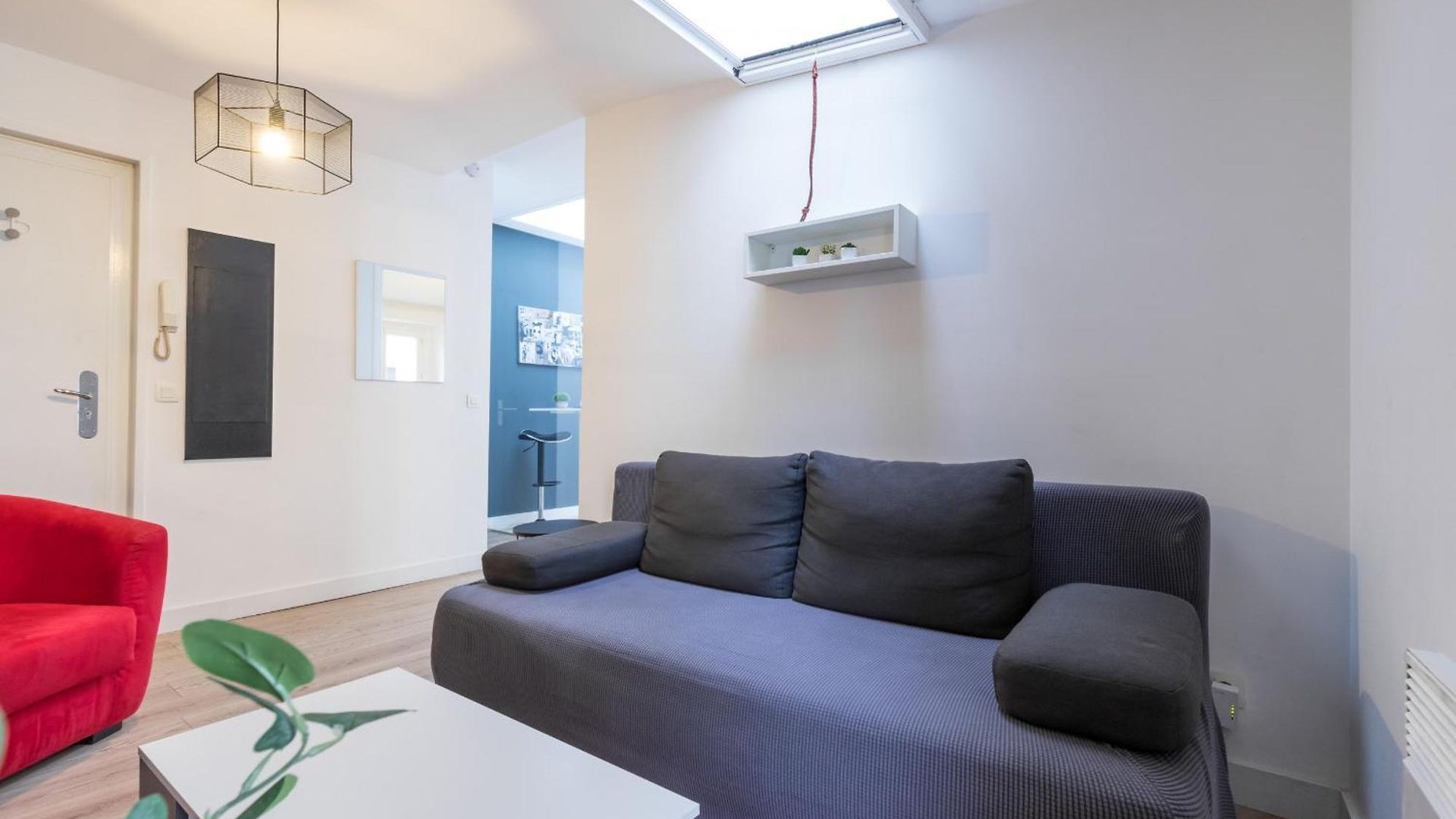 Magenta Square 1 Bdr With Ac Nice