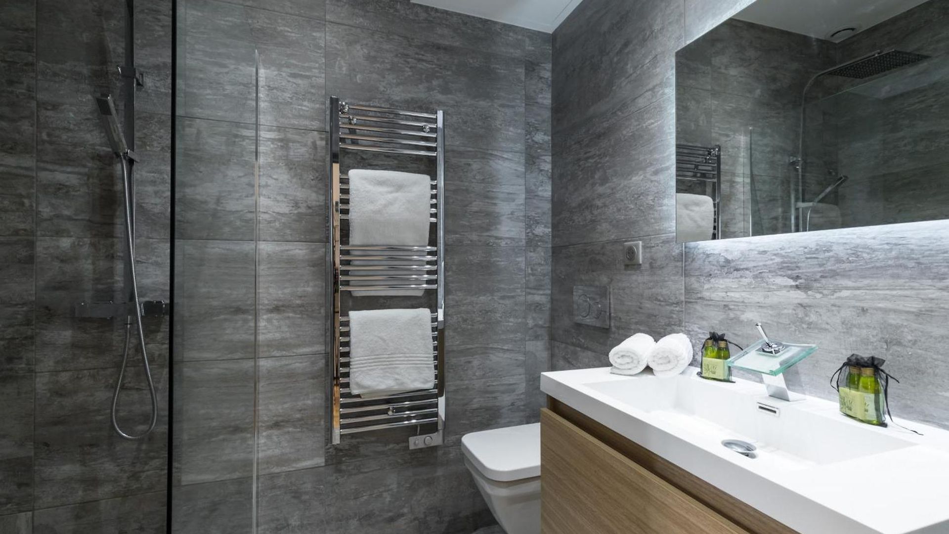 Brand New 1 Bdr Place Du Pin Apartment Nice