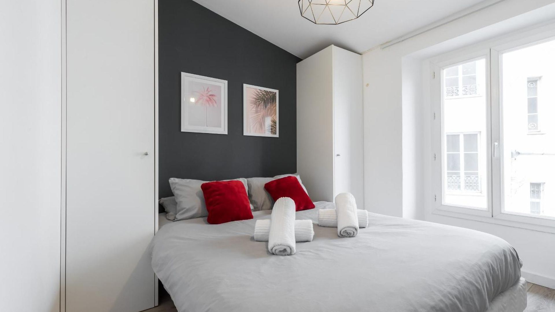 Magenta Square 1 Bdr With Ac Nice