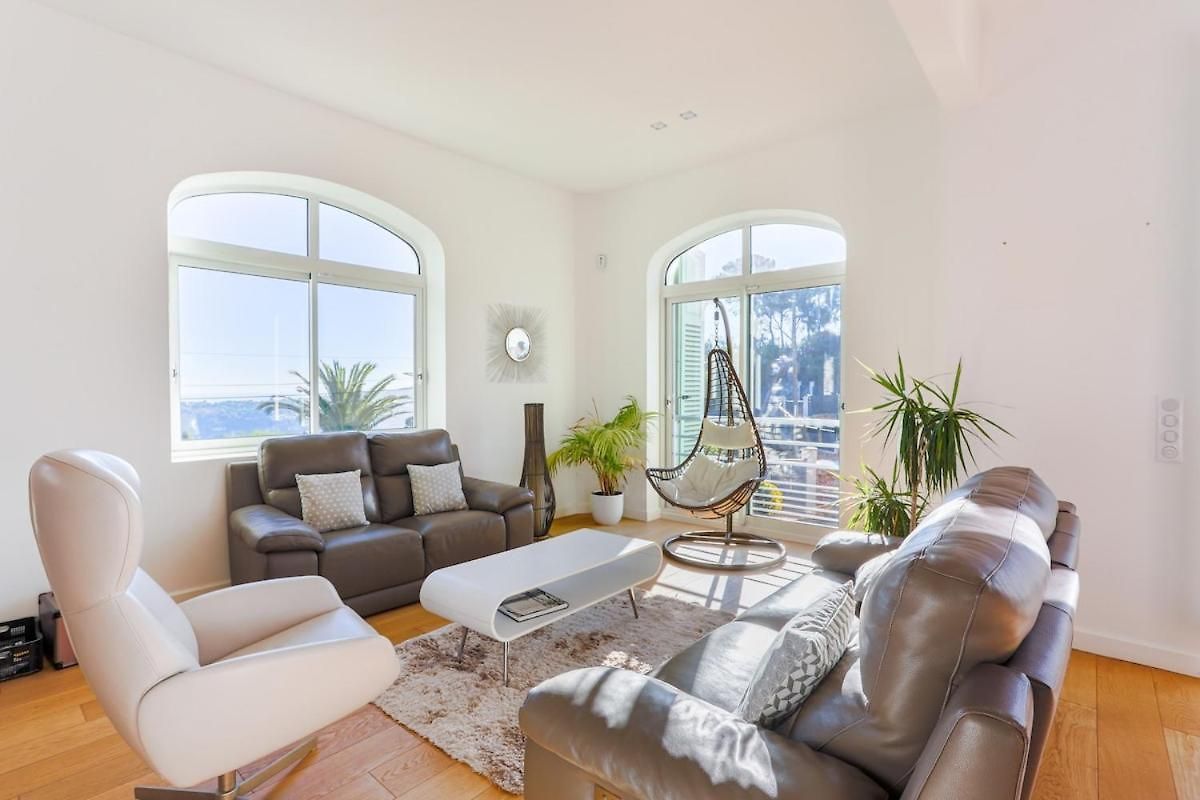 De Charme Moderne Avec Piscine Et Vue Maison d'hôtes 3*