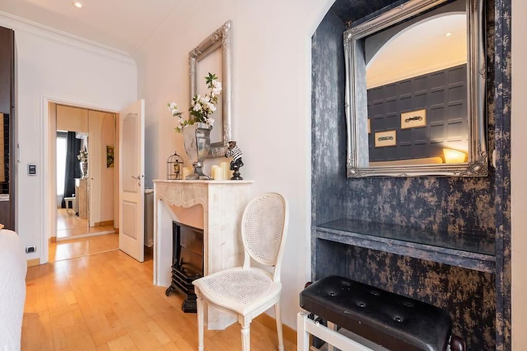 From 1882, Romantic Flat, In The Golden Square Nice