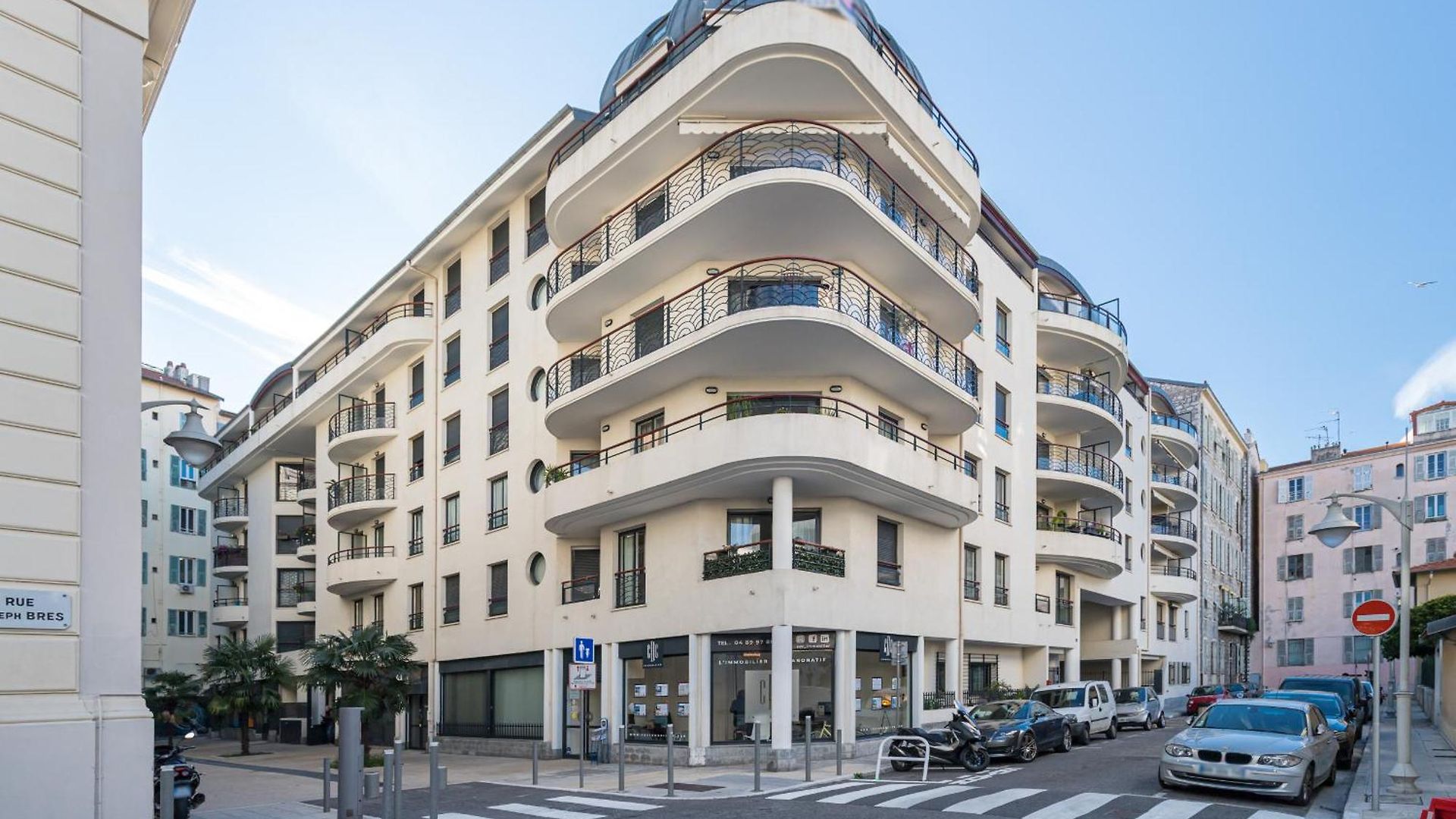 1 Bedroom Downtown Carré D'or With Garage Appartement