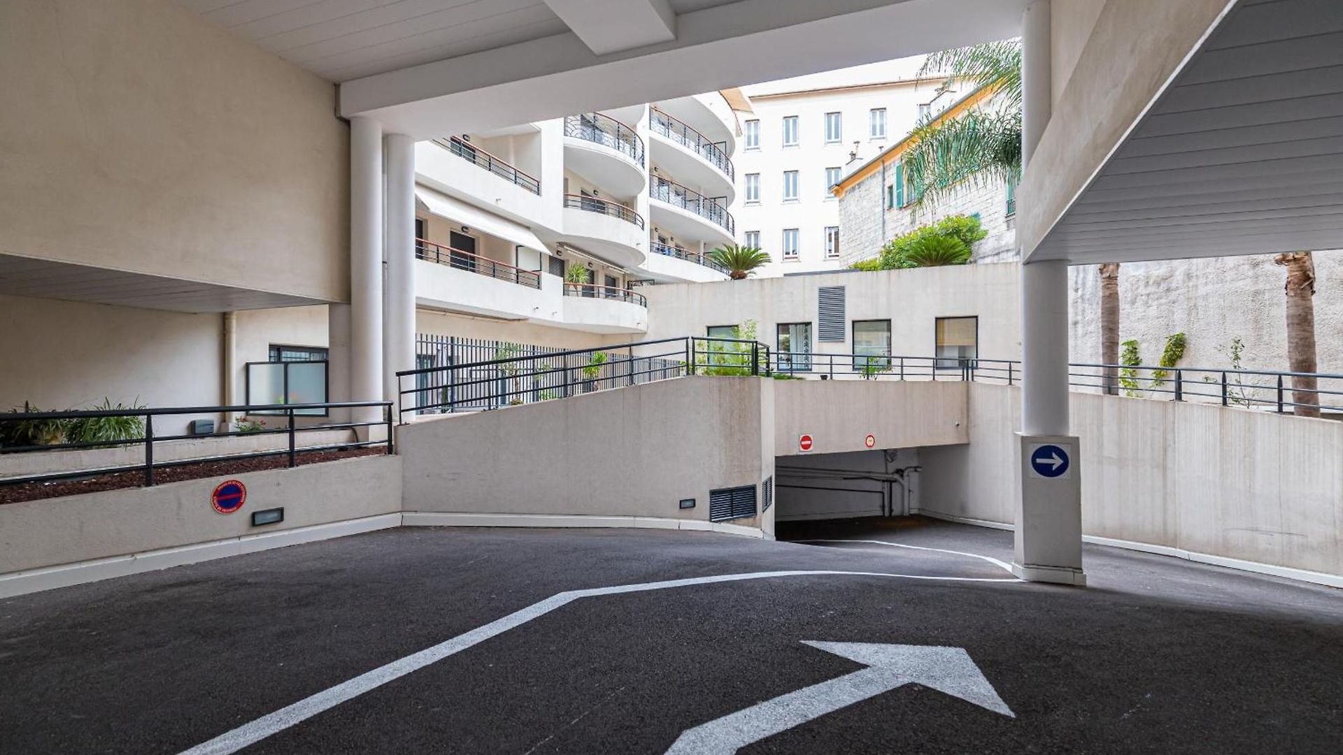 Appartement 1 Bedroom Downtown Carré D'or With Garage