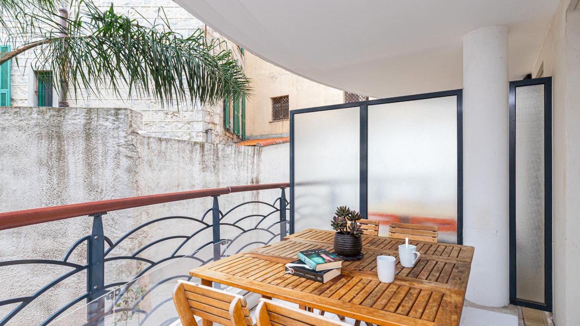 1 Bedroom Downtown Carré D'or With Garage Appartement Nice