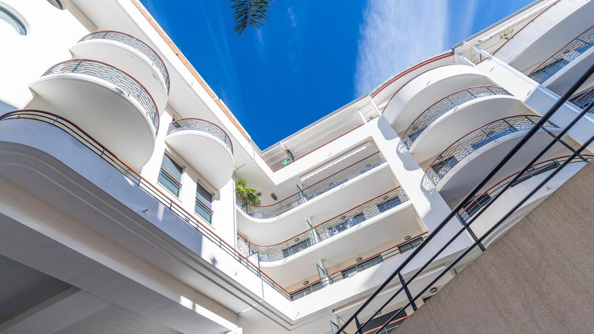 1 Bedroom Downtown Carré D'or With Garage Nice