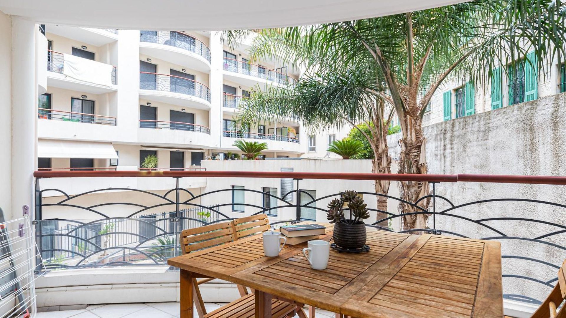 1 Bedroom Downtown Carré D'or With Garage Appartement