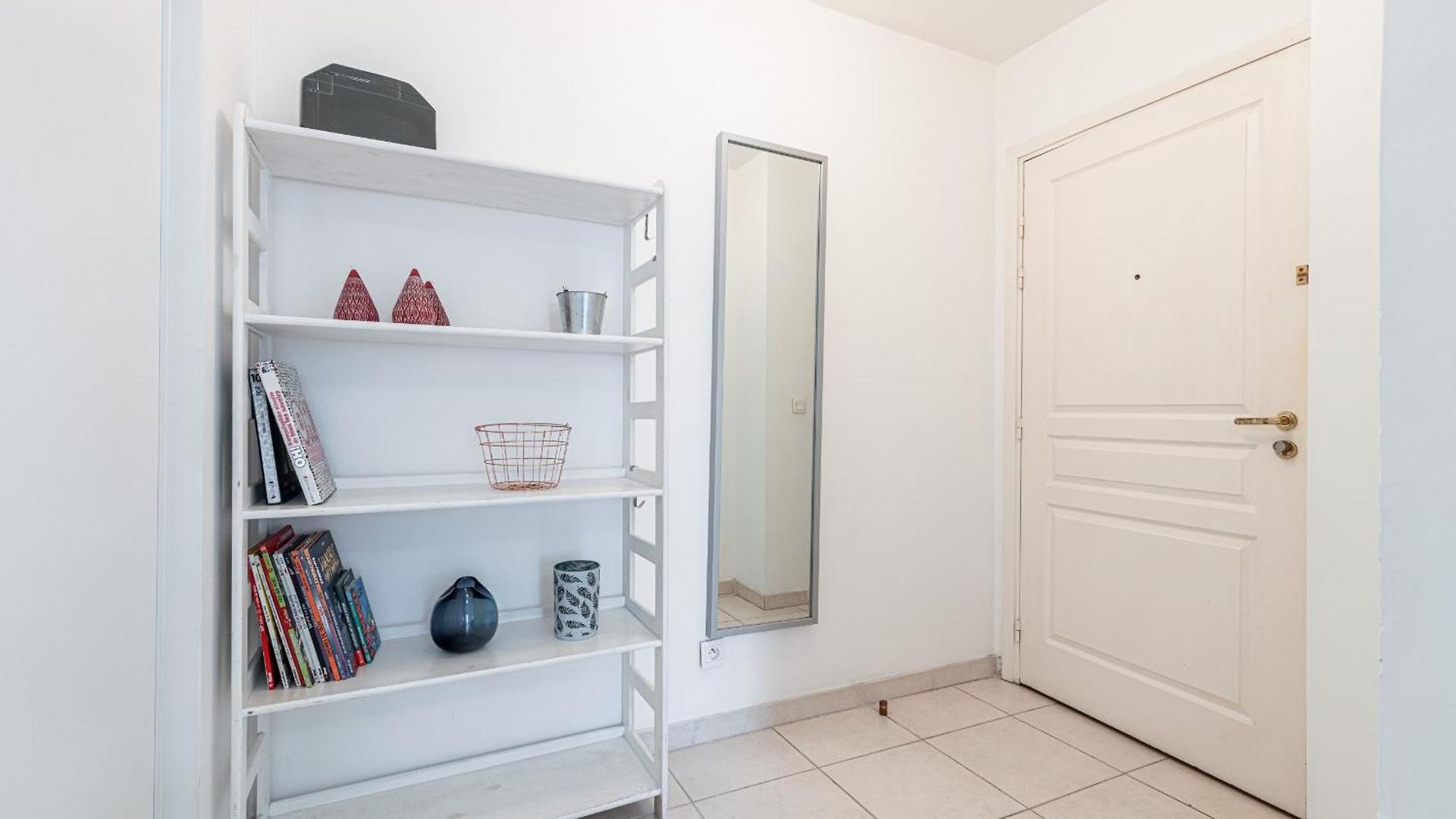 Quiet 1 Bdr Port! Close Place Du Pin Garibaldi *