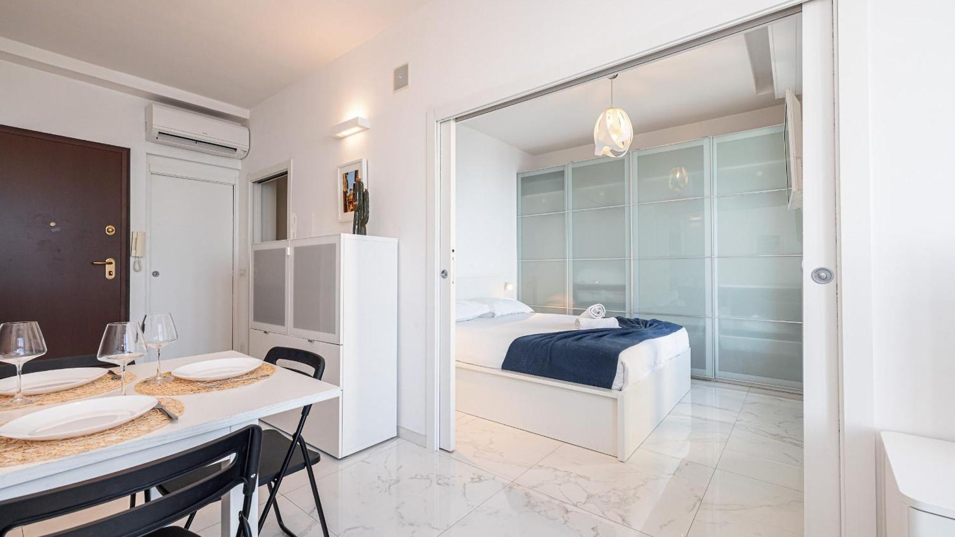 Sea View - 2 Bdr Promenade Des Appartement *