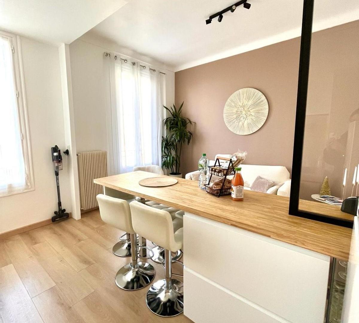 - T3 Rénové De 50 M2 Classé 2 étoiles Nice