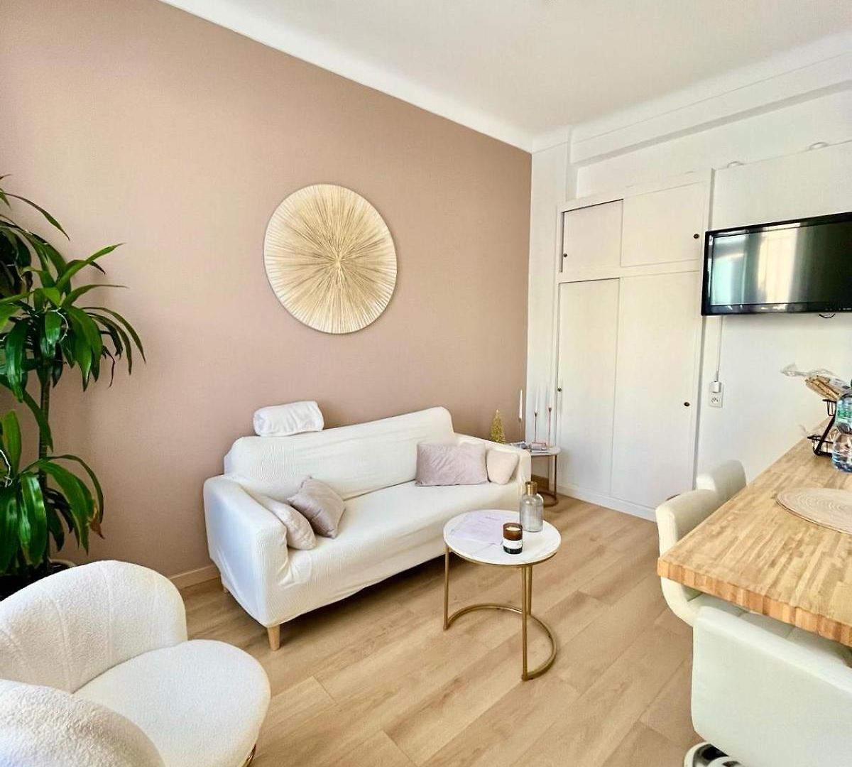 - T3 Rénové De 50 M2 Classé 2 étoiles * Nice