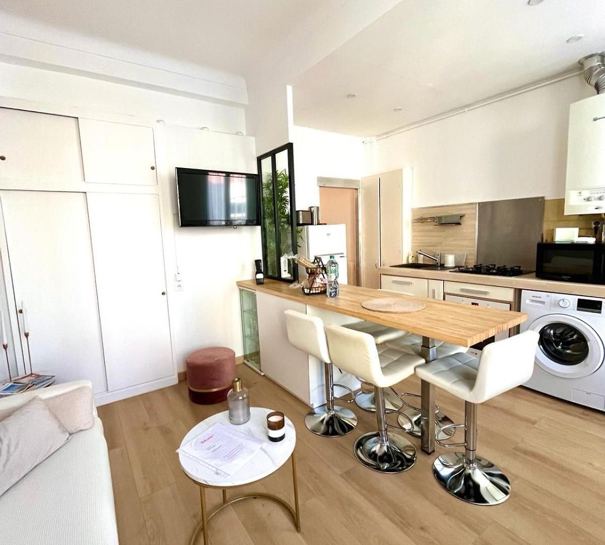 - T3 Rénové De 50 M2 Classé 2 étoiles * Nice