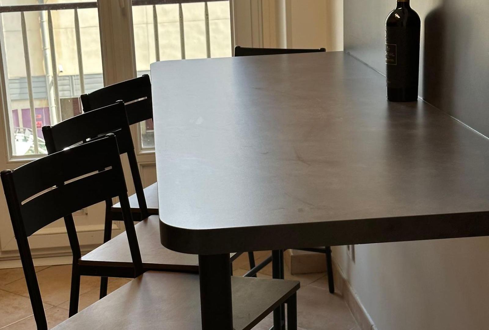 Appartement The - 3 Rooms, 3air Cond, 3tv, 3fans, 2 Wc, Wifi Everywhere 5min Aeroport, Train, Beach, 1min Tram, 15 Min Centre, Port, Parking Possible *