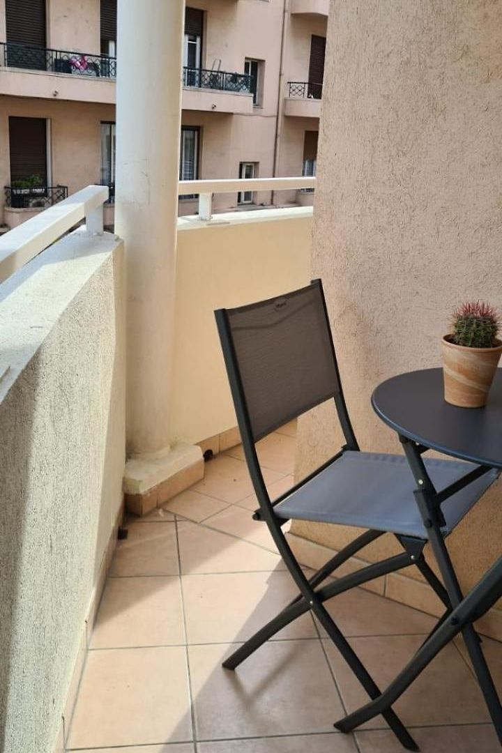 Apartment T2 Moderne Proche Du Port - Clim *