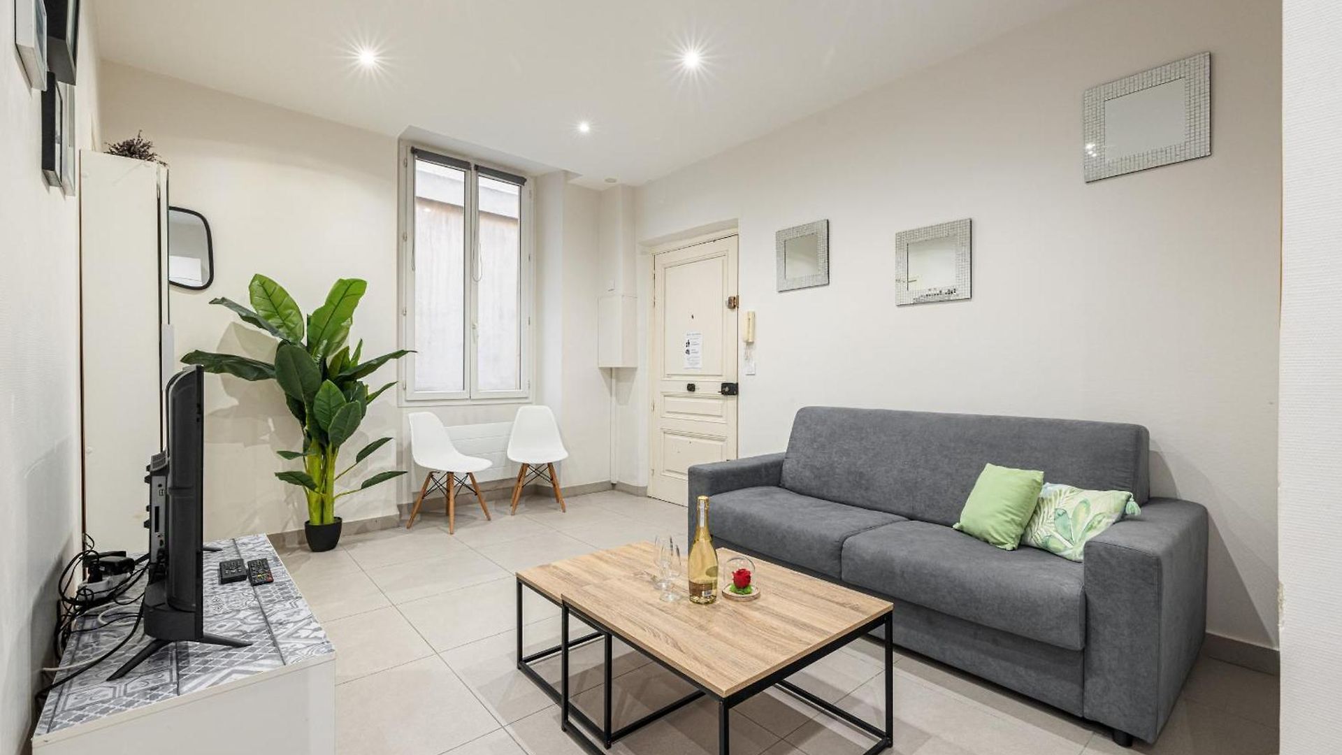 Charming 1 Bdr Old Town