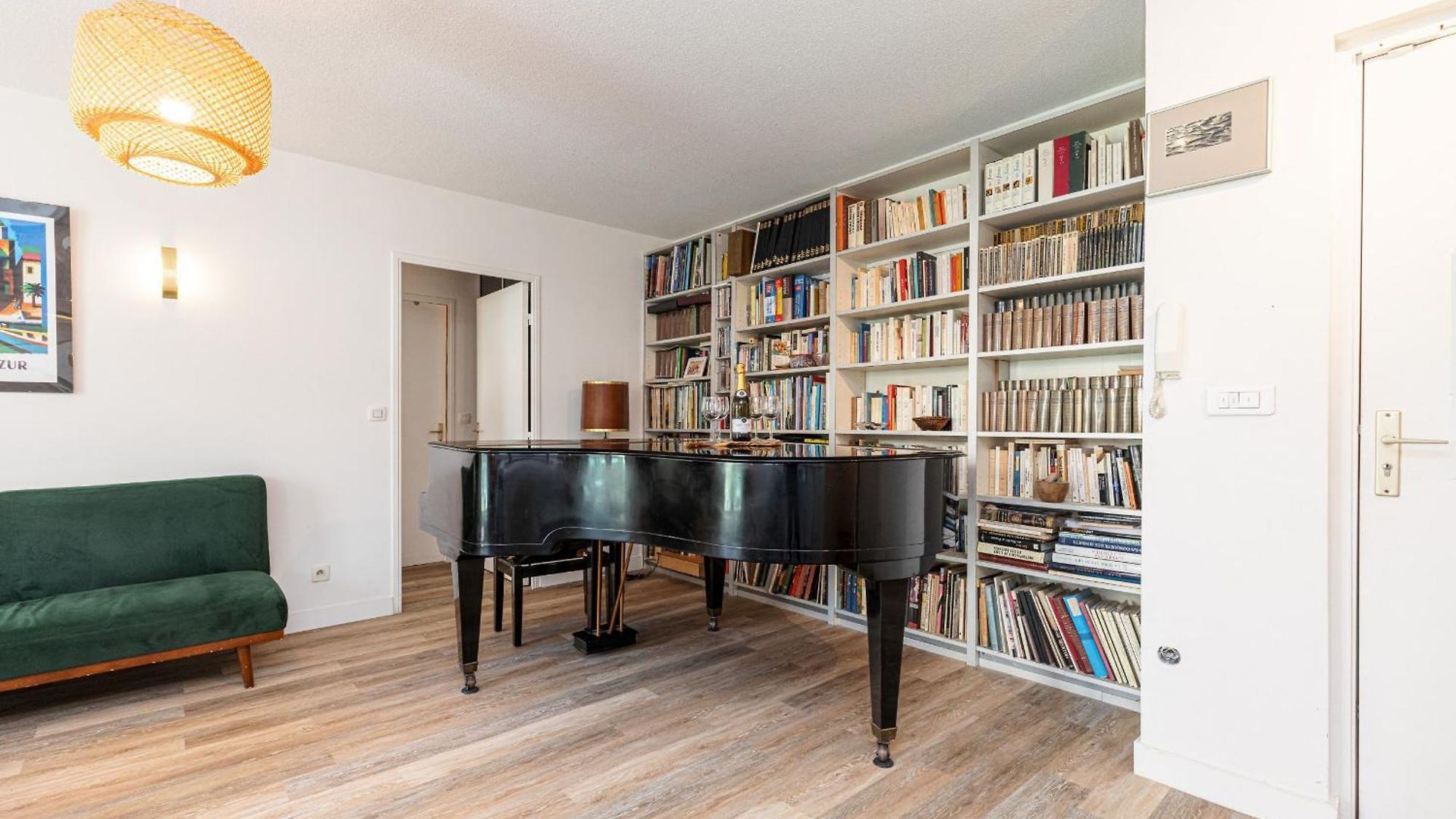 2 Bdrs & Parking In The Old Town ! Appartement *