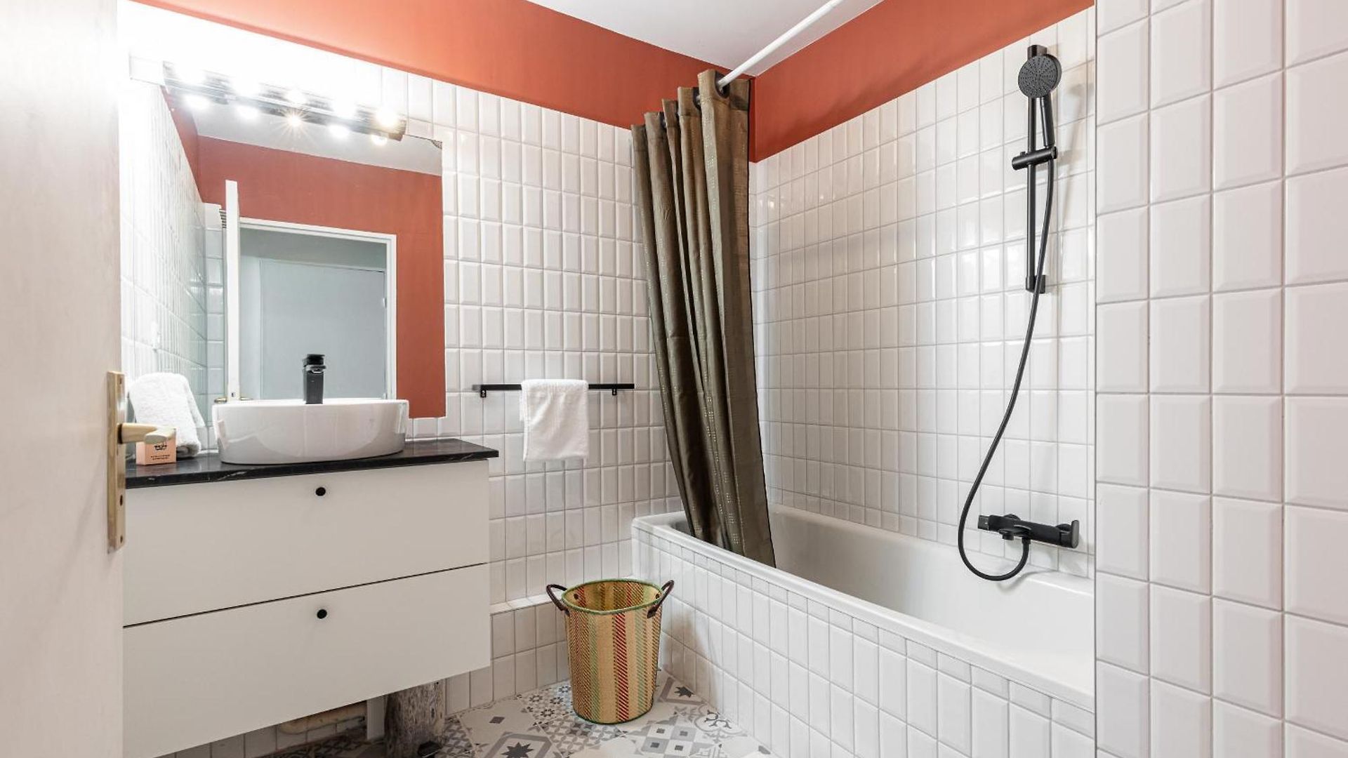 Appartement 2 Bdrs & Parking In The Old Town !