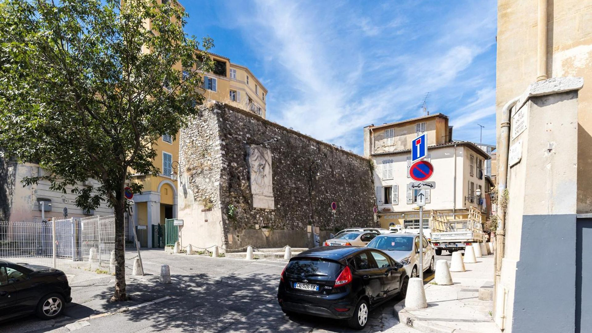 Appartement 2 Bdrs & Parking In The Old Town ! *