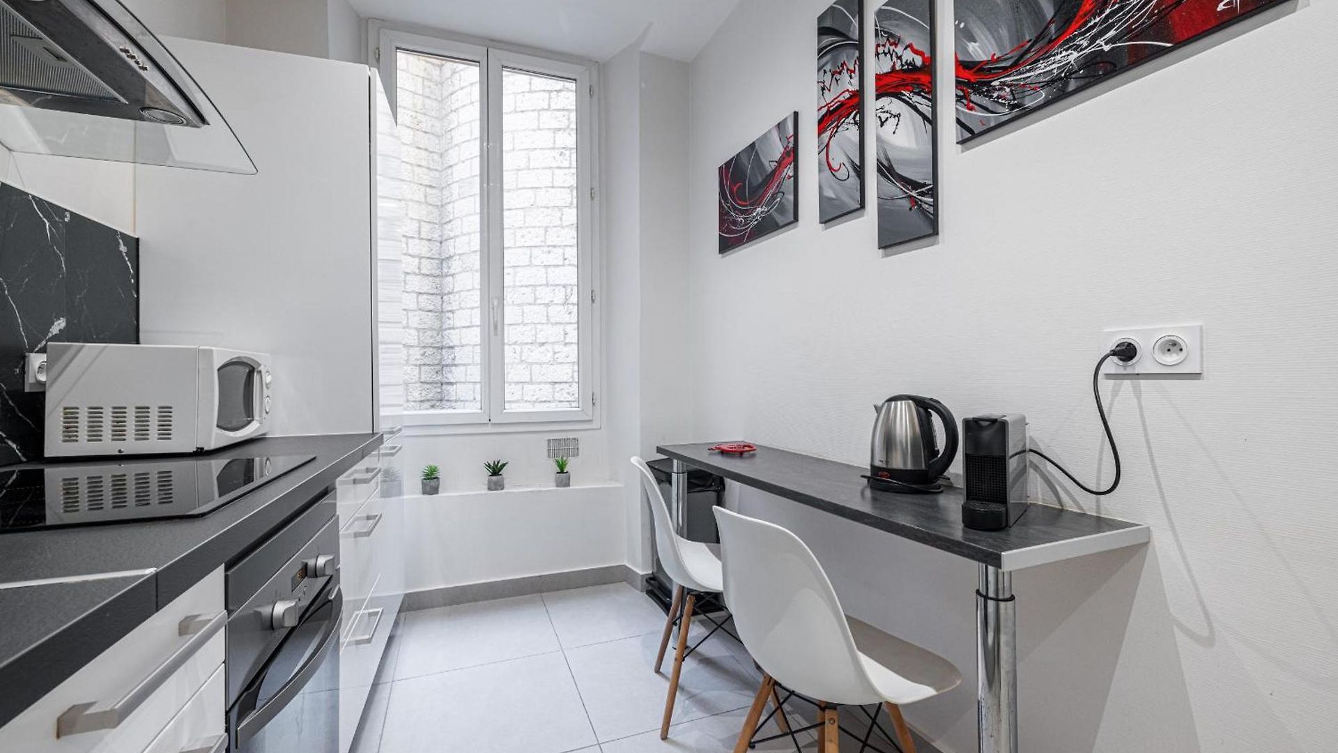 Charming 1 Bdr Old Town