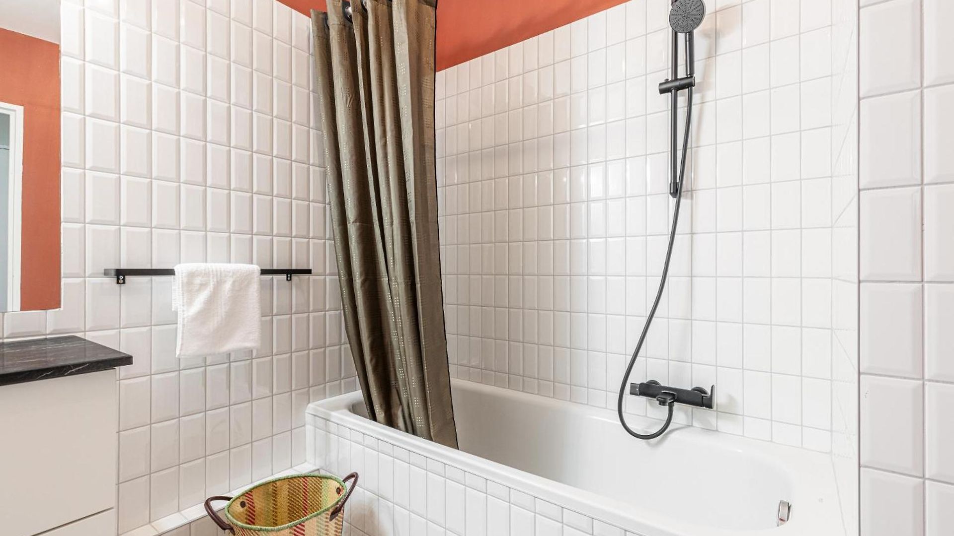 2 Bdrs & Parking In The Old Town ! Appartement