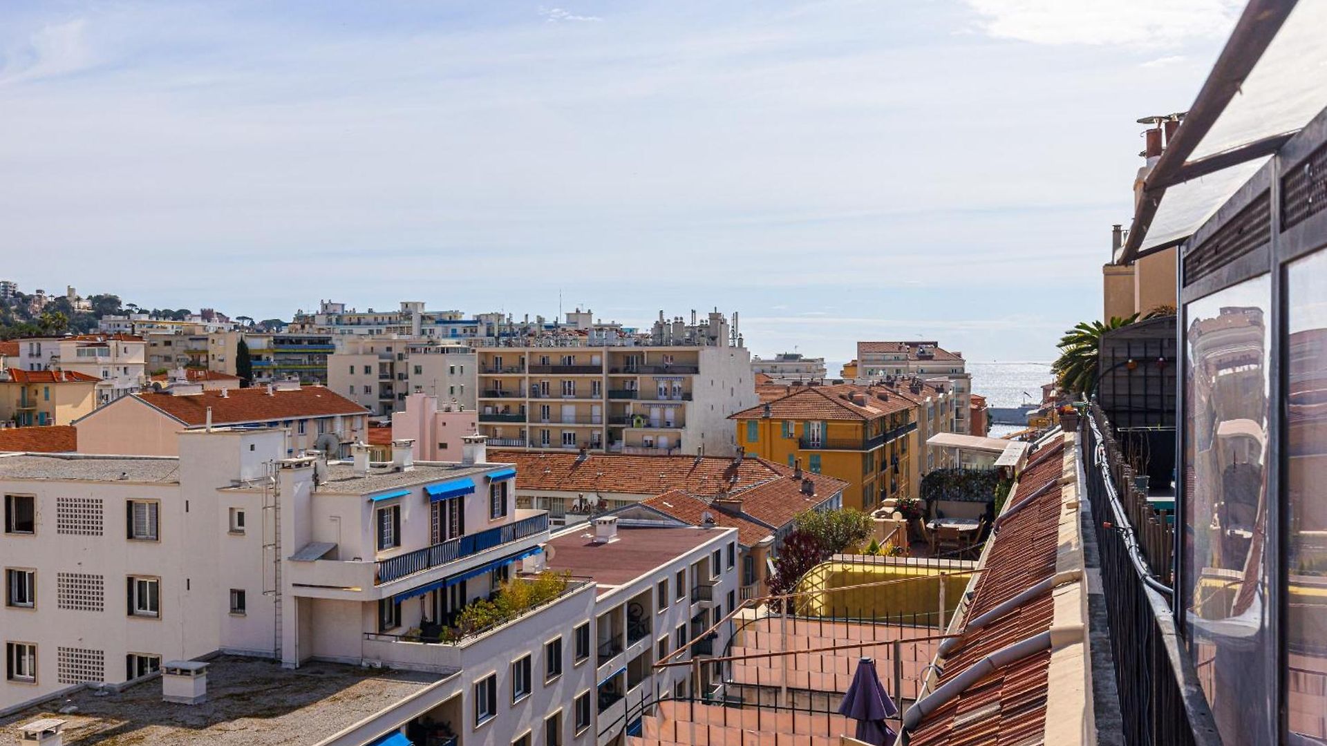 Extraordinary View On Port And Castle Hill - 1 Bdr & Parking