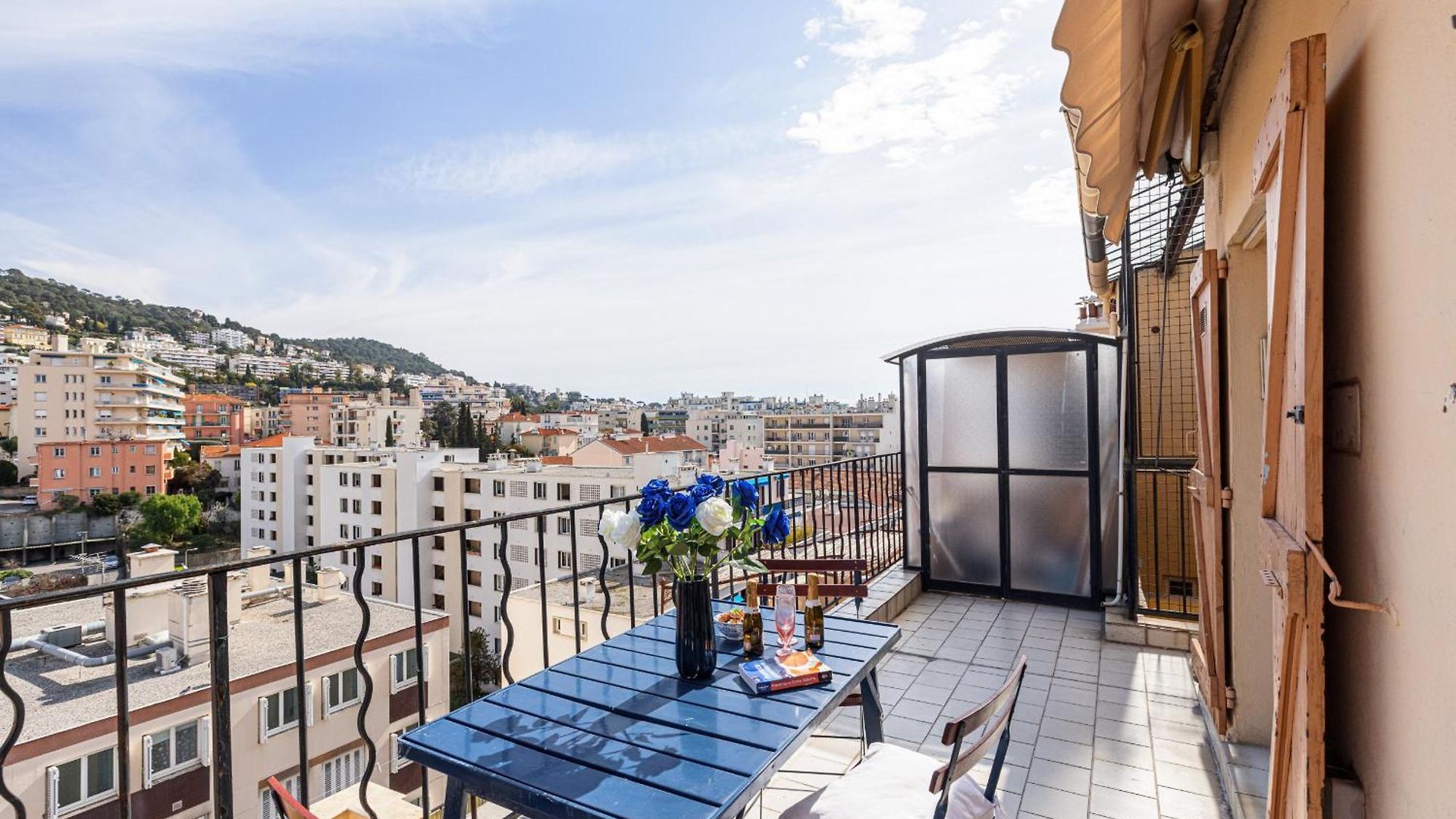 Extraordinary View On Port And Castle Hill - 1 Bdr & Parking *