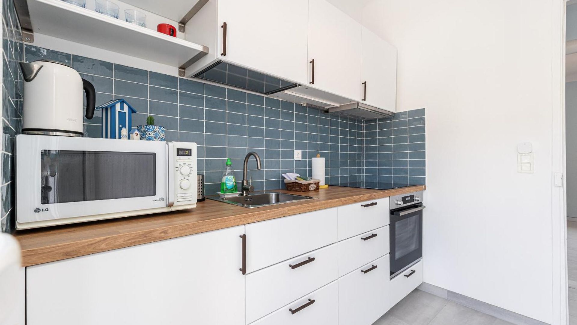 Extraordinary View On Port And Castle Hill - 1 Bdr & Parking Apartment *